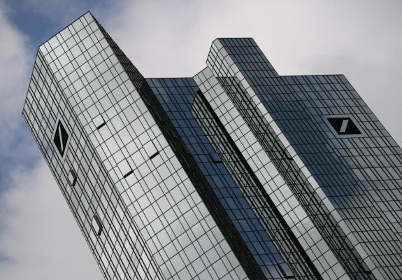 Σε σαρωτική αναδιάρθρωση προβαίνει η Deutsche Bank