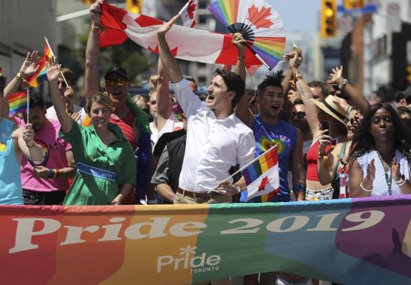 Ο Justin Trudeau στην πορεία περηφάνιας του Τορόντο