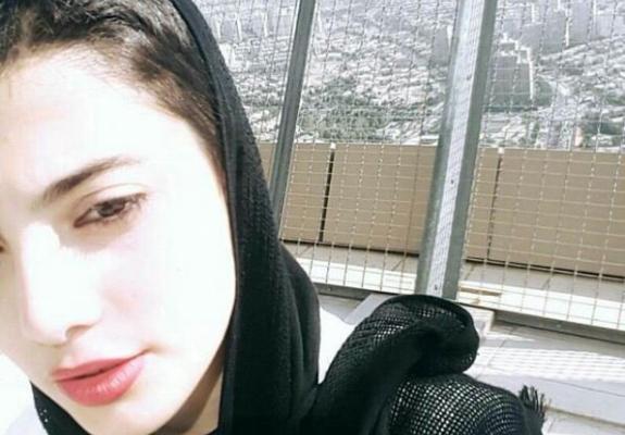 Ιnfluencer έφηβη κοπέλα στο Ιράν συνελήφθη επειδή χόρευε χωρίς τη μαντήλα