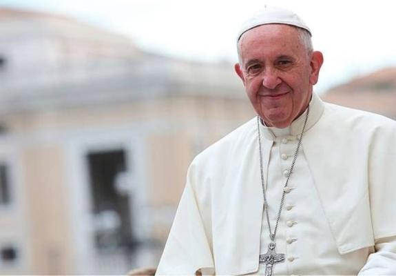 Η αγάπη που δείχνει ο πάπας σε μετανάστες επηρέασε αρνητικά τη δημοτικότητά του