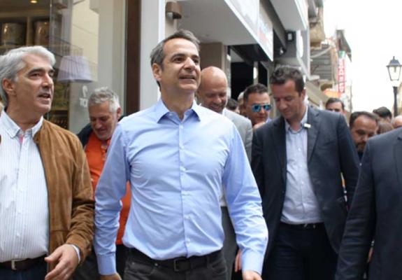 «Μετά από ένα φλερτ με τον λαϊκισμό οι Έλληνες επιστρέφουν σε παραδοσιακό κόμμα»
