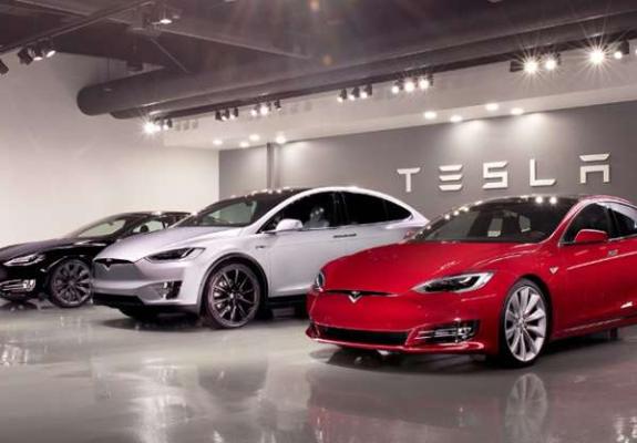 Συμφωνία μαμούθ μεταξύ Fiat και Tesla