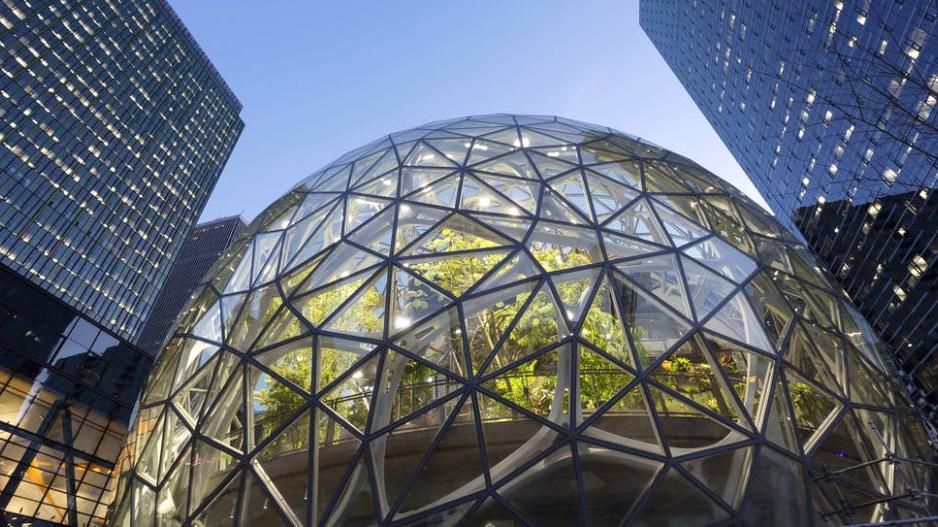 Εγκαινιάστηκαν σήμερα οι τρεις γυάλινες Spheres της Amazon