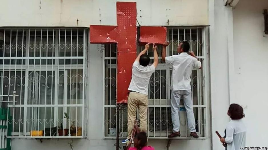 Στην Κίνα ξηλώνουν σταυρούς και άλλα θρησκευτικά σύμβολα